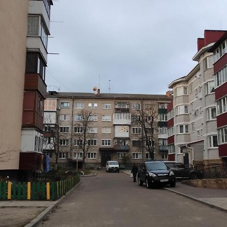 2-Х Комнатная Квартира Korosten Bagian luar foto