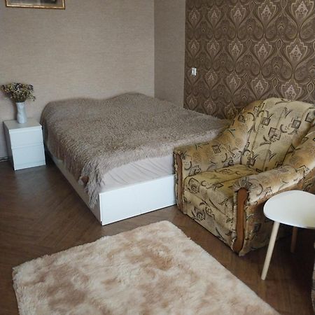 2-Х Комнатная Квартира Korosten Bagian luar foto