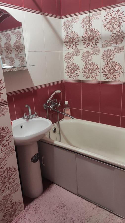 2-Х Комнатная Квартира Korosten Bagian luar foto