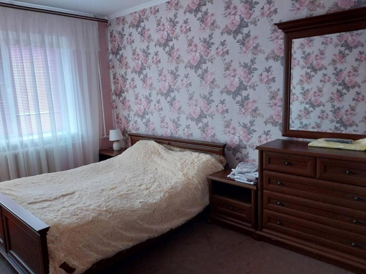 2-Х Комнатная Квартира Korosten Bagian luar foto